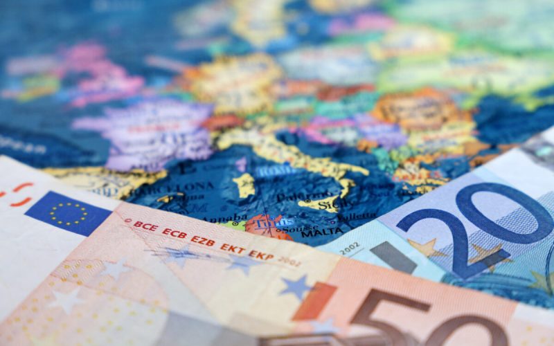 firmele-din-zona-euro-raman-optimiste,-dar-profiturile-scad-sub-presiunea-tensiunilor-comerciale-–-studiu-bce