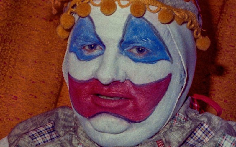 monstrul-uman-care-este-„readus-la-viata”-intr-un-nou-serial-true-crime.-ce-stim-despre-„devil-in-disguise:-john-wayne-gacy”-video