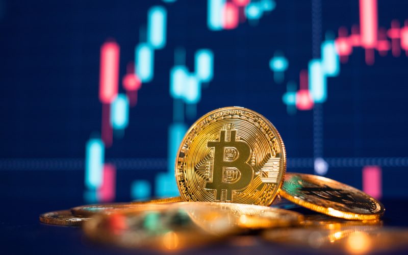 bitcoin-depaseste-pentru-prima-data-pragul-de-120.000-de-dolari,-pe-fondul-asteptarilor-privind-reglementarea-industriei-cripto-in-sua