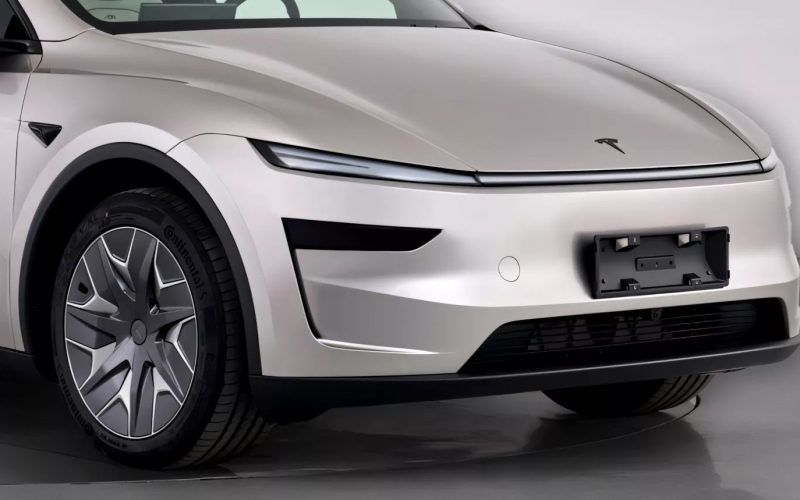cum-arata-tesla-model-y-l-–-versiunea-mai-mare-si-mai-puternica-a-suv-ului-electric-a-fost-dezvaluita