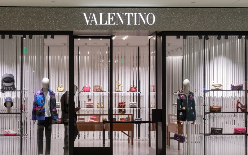 fondul-de-investitii-mayhoola-si-kering-vor-sa-vanda-casa-de-moda-valentino