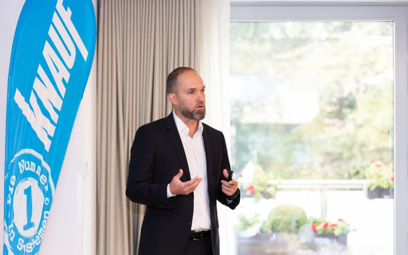 knauf-insulation:-productie-suspendata-la-tarnaveni-din-cauza-poluarii-cu-sare;-impactul-investitiei-de-140-mil.-euro-si-miza-eficientei-energetice-in-romania