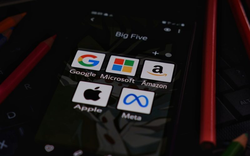 agentia-indiana-de-combatere-a-criminalitatii-financiare-convoaca-directorii-google-si-meta