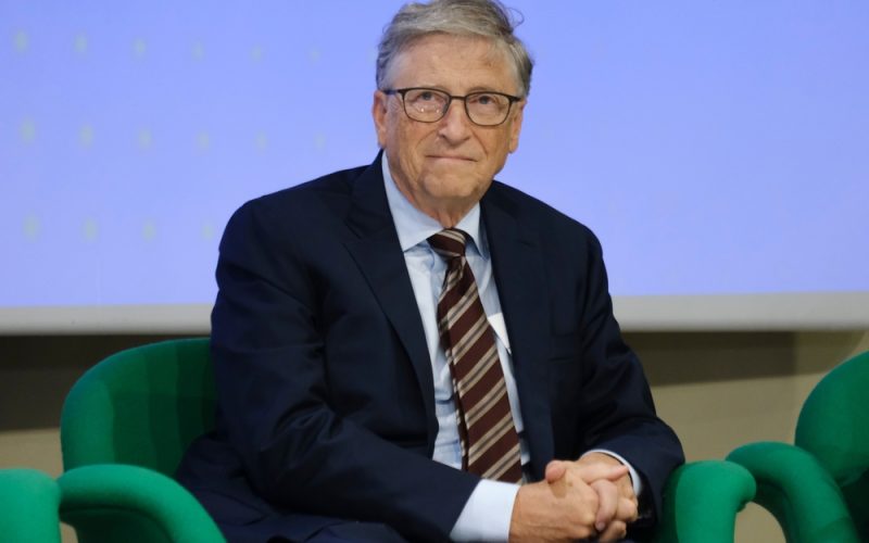 bill-gates,-charles-koch-si-alti-trei-miliardari-ofera-1-miliard-de-dolari-pentru-mobilitatea-economica-cu-ajutorul-ai