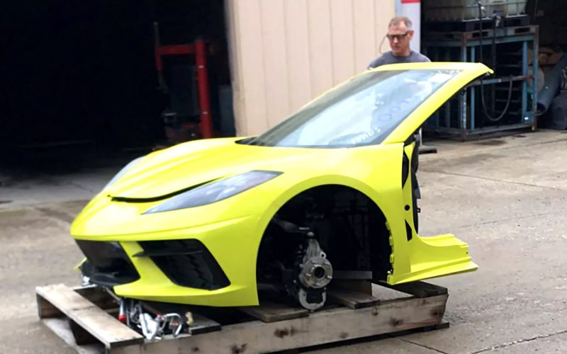 corvette-c8,-sacrificata-cu-fierastraul:-de-ce-gm-taie-supercaruri-perfecte-in-doua