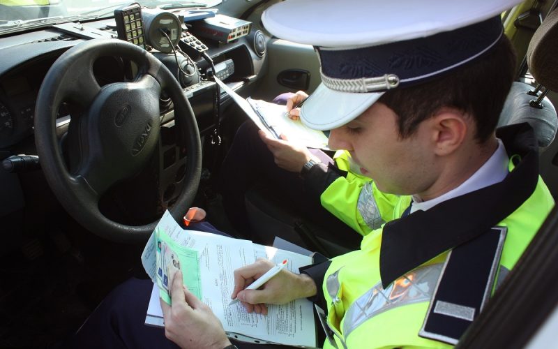 se-schimba-codul-rutier-pentru-soferii-romani-care-nu-si-platesc-amenzile.-pierzi-permisul-de-conducere-si-platesti-amenzi-fara-reducere-de-50%