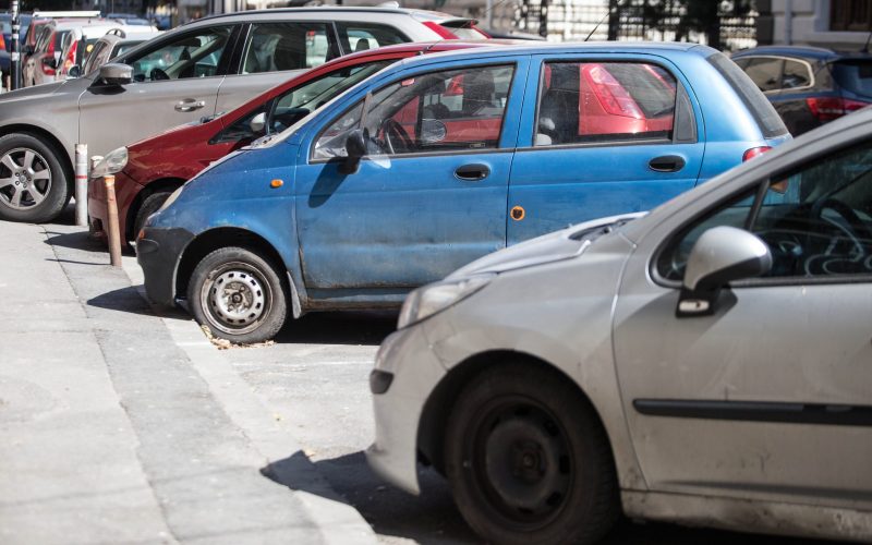 diferenta-dintre-parcare-si-stationare,-conform-codului-rutier-din-romania-amenda-de-1.000-de-lei-pentru-confuzia-banala