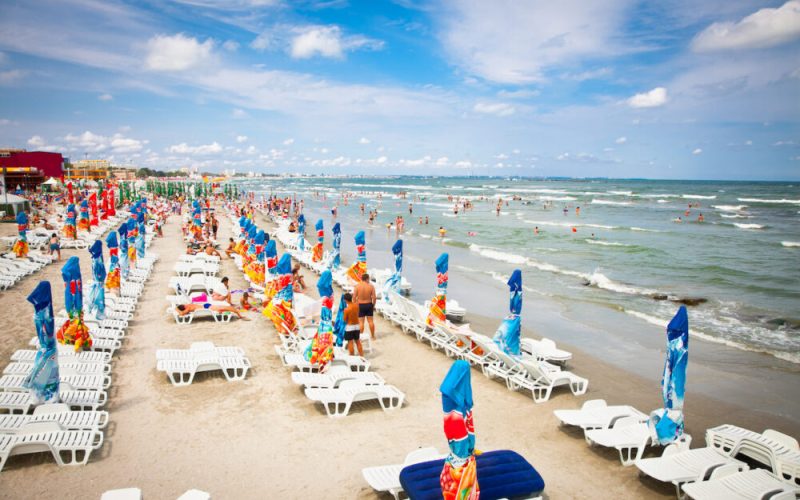 vacante-la-mare-la-pret-redus:-cat-costa-cazarea-in-mamaia,-eforie-sau-costinesti-la-finalul-lui-august