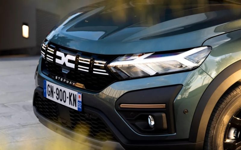 dacia-sandero-a-dat-lovitura-in-europa,-e-cea-mai-vanduta-masina-datorita-costului-de-14-lei-la-100-de-kilometri.-versiunea-cu-autonomia-fabuloasa-de-1000-de-kilometri