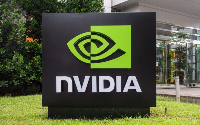 nvidia-pariaza-pe-intel-cu-o-investitie-de-5-miliarde-de-dolari-si-un-parteneriat-pentru-cipuri