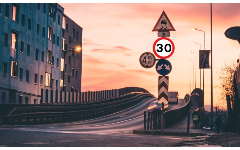circuli-cu-49-km/h-in-localitate?-cand-risti-amenda,-puncte-de-penalizare-si-suspendarea-permisului