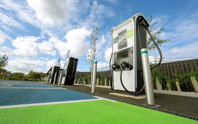 in-curand,-ai-putea-sa-ti-incarci-masina-electrica-fara-cabluri.-alimentarea-wireless,-cu-un-pas-mai-aproape-de-soferul-de-rand