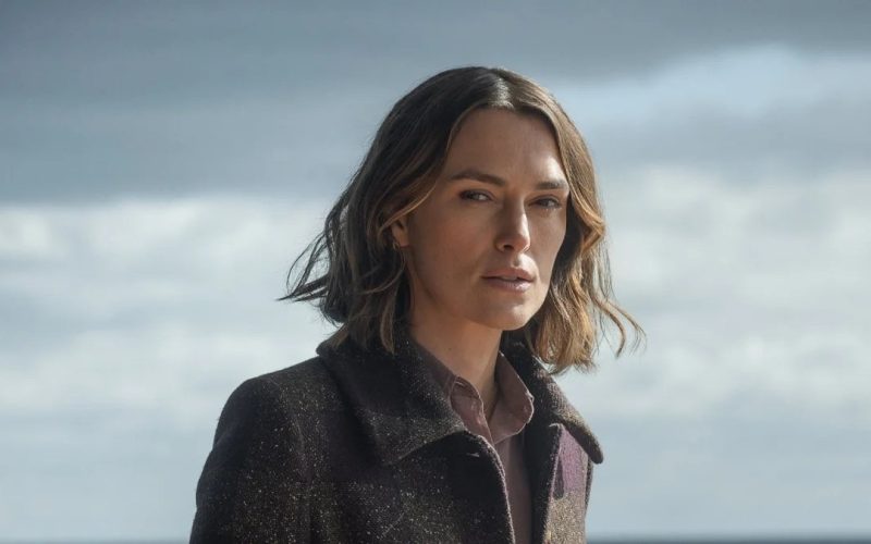 review-„the-woman-in-cabin-10”,-de-pe-netflix-–-un-thriller-solid-care-te-tine-in-tensiune,-dar-care-promite-mai-mult-decat-ofera