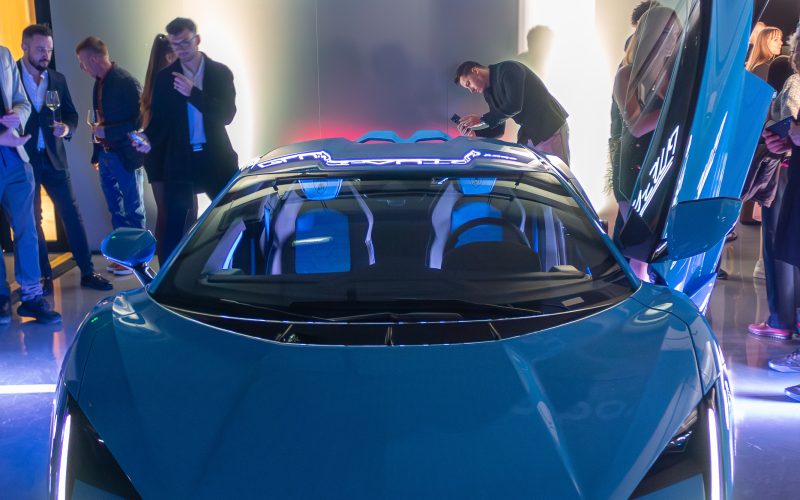 plus-autotrade-deschide-un-nou-showroom-la-cluj,-cu-un-reveal-de-supercaruri-si-parteneriat-moov-leasing
