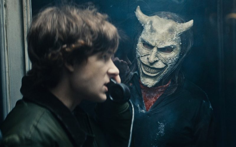 review-„black-phone-2”,-un-fel-de-„nightmare-on-elm-street”-pe-ritmuri-de-pink-floyd.-de-ce-l-am-vazut-pe-freddy-krueger-si-nu-pe-the-grabber?