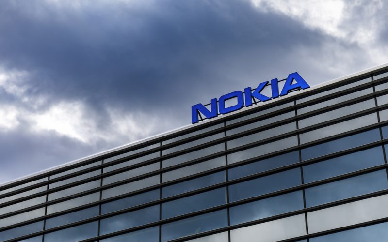 directorul-general-al-nokia-compara-explozia-ai-cu-boomul-internetului-din-anii-’90-si-minimizeaza-temerile-privind-o-bula
