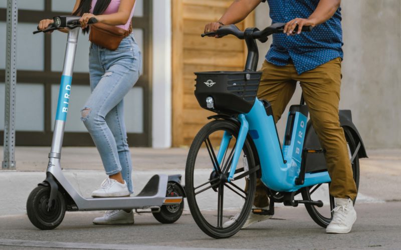 rca-ul-la-trotinete-si-biciclete-electrice,-intre-legislatia-adoptata-si-dezbaterile-online.-cine-are-dreptate