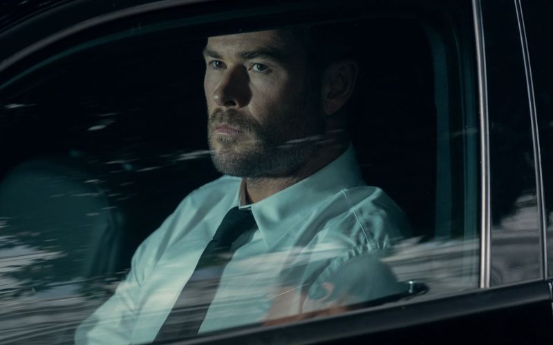 „crime-101”:-chris-hemsworth-si-mark-ruffalo-se-dueleaza-moral-intr-un-thriller-cu-miza-uriasa.-cand-vezi-in-cinema-„autostrada-crimei”