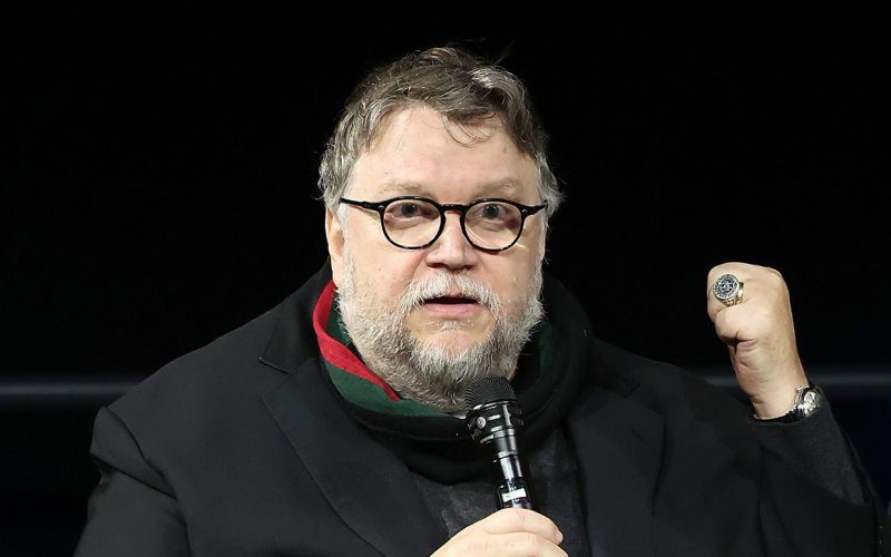 guillermo-del-toro-se-opune-folosirii-inteligentei-artificiale-in-filme:-„povestile-noastre-trebuie-sa-fie-vii,-nu-generate”