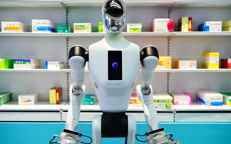 cathie-wood:-“robotii-umanoizi-vor-fi--oportunitati-in-materie-de-inteligenta-artificiala”