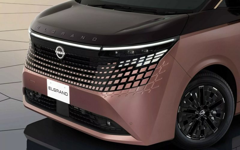 nissan-elgrand-revine-cu-un-design-spectaculos-si-tehnologie-e-power-hibrida.-ce-stim-despre-noua-masina-a-gigantului