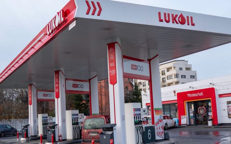 lukoil-vinde-activele-internationale-catre-gunvor,-dupa-sanctiunile-impuse-de-sua