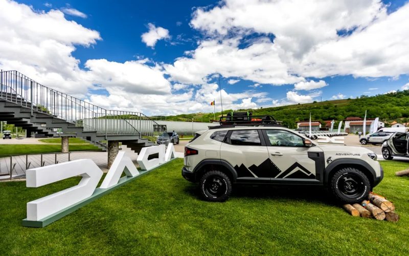 dacia-duster-da-lovitura-in-cea-mai-importanta-tara-pentru-gigantul-de-la-mioveni.-versiunea-hibrid-se-vinde-ca-painea-calda-in-romania