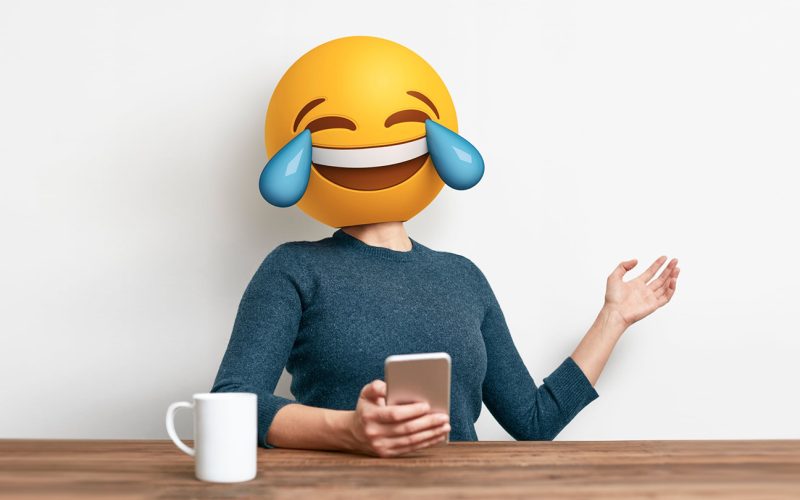 „lol”-a-devenit-demodat-pentru-generatia-z.-ce-emoji-si-prescurtari-te-pot-face-sa-pari-„batran”-in-mesaje