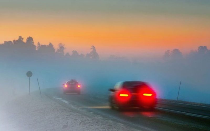 amenda-de-1000-de-lei-pentru-soferii-din-romania-care-folosesc-gresit-becurile-de-ceata.-detaliul-din-codul-rutier-pe-care-multi-nu-l-cunosc