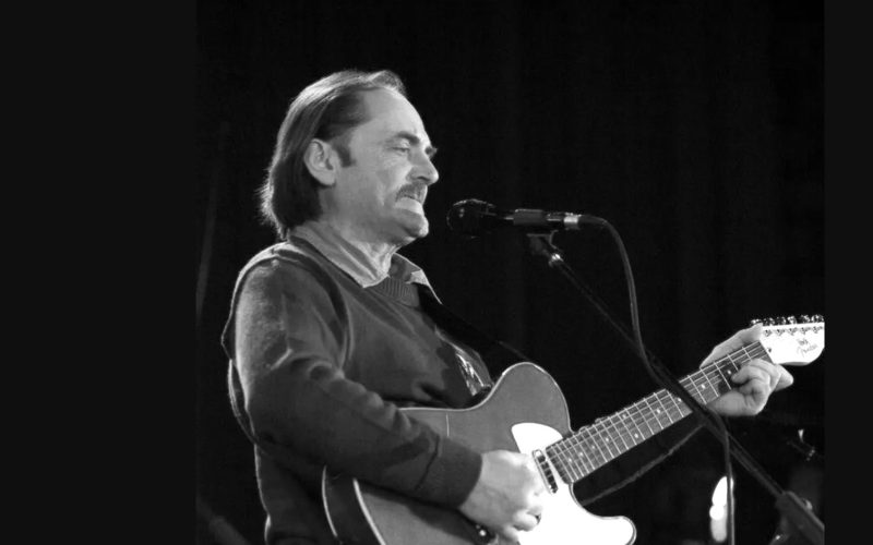 folkistul-valentin-moldovan-a-murit.-a-fost-membru-al-cenaclului-flacara