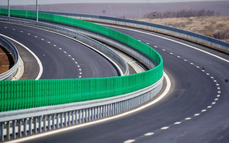 drumurile-din-lume-in-care-nu-exista-limita-de-viteza-–-sunt-autostrazi-in-care-poti-merge-cu-300-km/h