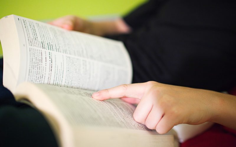 „fi”-sau-„fii”?-ghid-simplu-ca-sa-nu-mai-gresesti-niciodata