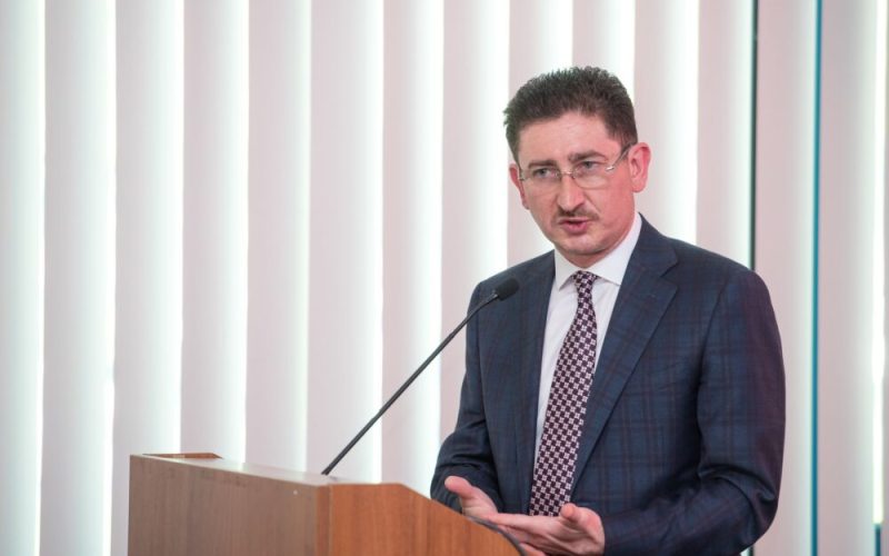 consiliul-concurentei-a-amendat-opt-companii,-cu-peste-163-milioane-lei,-pentru-o-intelegere-anticoncurentiala-pe-piata-muncii